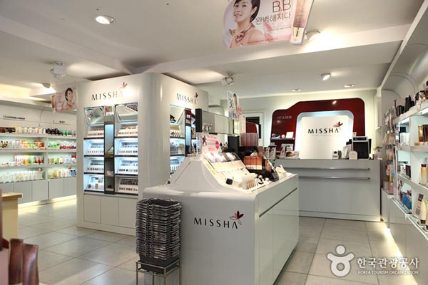 專賣店商場展柜設(shè)計02