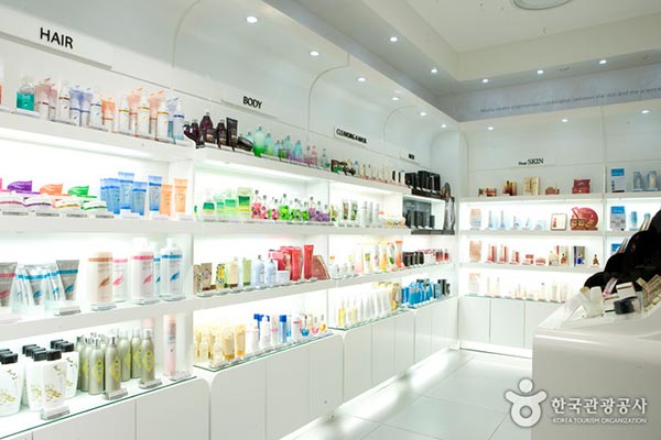 專賣店商場展柜設(shè)計13